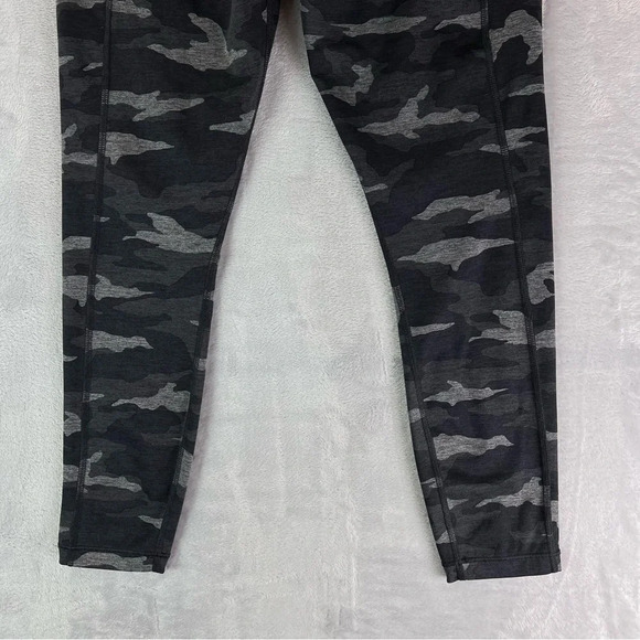 Athleta Ultimate Stash Camo 7/8 Tight Leggings Size Small Cropped Grey Yoga - Picture 14 of 14